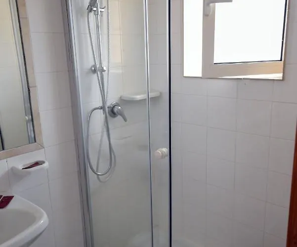 Miramare לינה וארוחת בוקר 4*